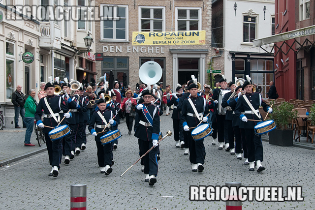 Street Parade en Taptoe in Bergen op Zoom