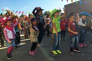 De Stappen viert Cowboys en Indianenfeest