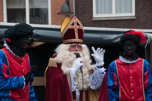Honderden kinderen verwelkomen Sinterklaas