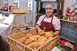 Nu ook brood van Turkse bakker bij Dynamisch Woensdrecht