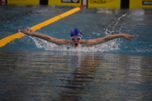 Gioia Rond zwemt de 1e tijd op de 50 meter vlinderslag
