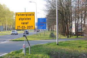 Parkeerplaats langs de Scheldeweg afgesloten wegens overlast