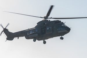 Laagvliegende helikopters op oefening boven Woensdrecht in week 15