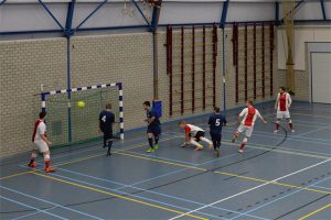 Gezellig zaalvoetbal toernooi in MFC De Biezen