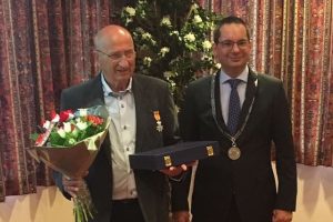 Jan van Elzakker ontvangt Koninklijke Onderscheiding